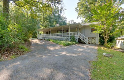 Kabletown House | Harpers Ferry Cabin - Walk to Private Lake!