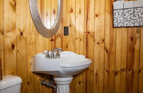 Elizabethtown House | Harriet Tubman Hideaway at Moonstone Manor