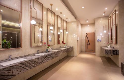 Gubeng Hotel | HARRIS Hotel & Conventions Gubeng