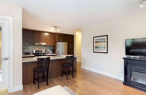 Harrison Hot Springs House | Harrison Lake View Suites - Two Bedroom Lake View Suite 1