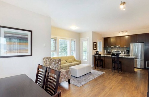 Harrison Hot Springs House | Harrison Lake View Suites - Two Bedroom Lake View Suite 1