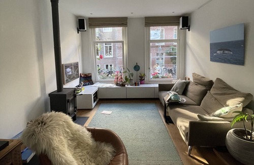 Overtoomse Sluis Apartment | Harry & Gompie's place, your ideal family home! Two lovely cats included!