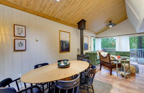 Burley House | Harstine Island Cabin with Fire Pit Walk to Beach!