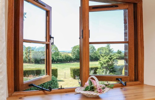 Torrington Cottage | HARTLAND VIEW, character holiday cottage in Great Torrington