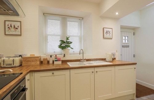 Kirkcudbright Cottage | HARTS COTTAGE, family friendly, with open fire in Kirkcudbright