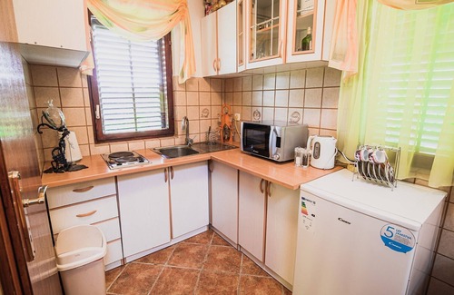 Brezice House | Harvest Horizon Holiday Home with Sauna - One Bedroom Holiday Home
