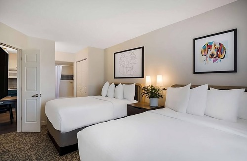 Acres Green Hotel | Hassle-free Stay! w/Outdoor Pool, Free Breakfast, Unit w/Full Kitchen!