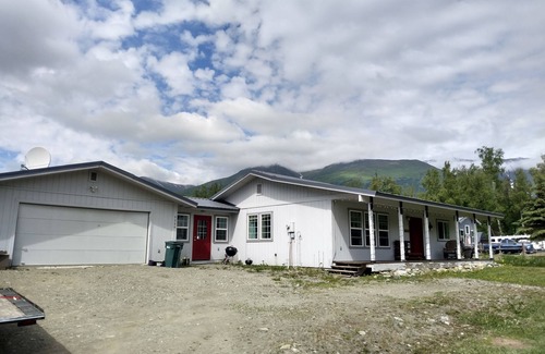 Fishhook Cottage | Hatcher Pass retreat for you and your four legged friends!