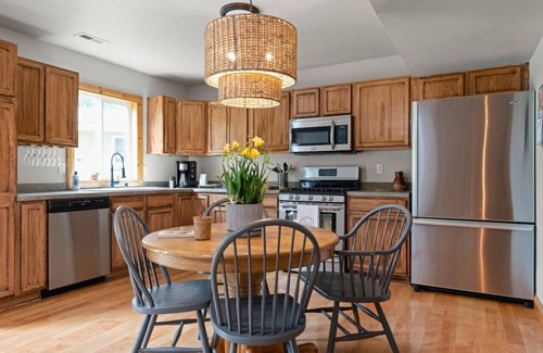 Fishhook Apartment | Hatcher Pass Sweet Spot~Fresh Eggs & Local Coffee!