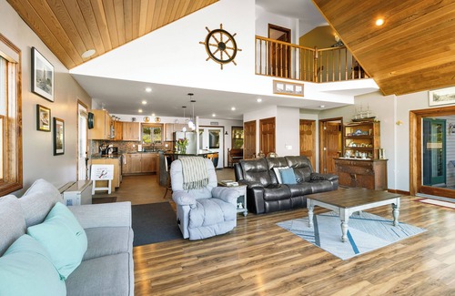 Owls Head House | Hatetoquitit, oceanfront home in Owls Head