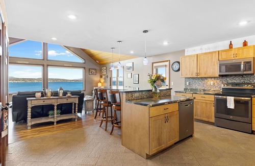 Owls Head House | Hatetoquitit, oceanfront home in Owls Head