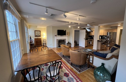 New Bedford Apartment | HATHAWAY HOME- Downtown Historic New Bedford, ACROSS FROM WHALING MUSEUM
