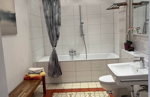 Neustadt an der Weinstrasse Bed & Breakfast | Haus Mittendrin - Fewo, Bad, WC, 2 Schlafräume