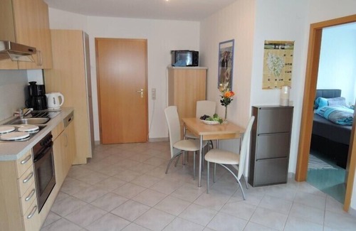 Bad Urach Apartment | Haus Eisele Ferienwohnung 2, 45qm, mit Doppelbett, Schlafsofa, TV, Badezimmer, Einbauküche, Sonnenterrasse