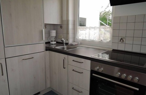 Bad Urach Apartment | Haus Eisele Ferienwohnung 2, 45qm, mit Doppelbett, Schlafsofa, TV, Badezimmer, Einbauküche, Sonnenterrasse