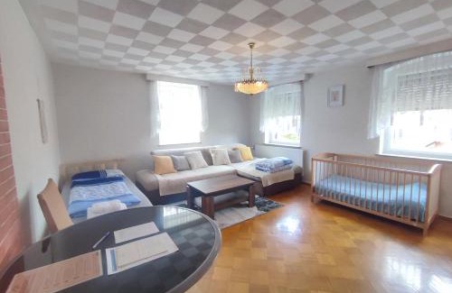 Bad Elster Apartment | Haus "Grimberg" FeWo 1-stock oder FeWo 2-stock & Zusätzliches Zimmer