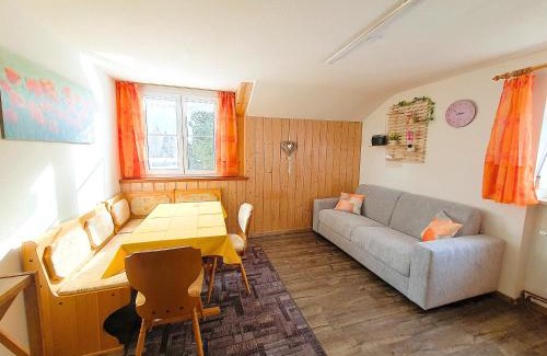 Nesselwang Apartment | Haus Hindelang - 2 FeWos mit Zugspitzblick, inkl Königscard, gratis Parken & WLAN, Self Check-In, 5 Minuten ins Zentrum