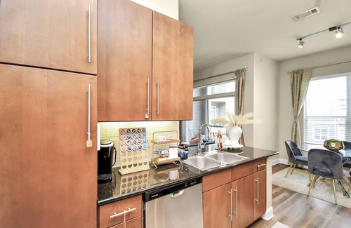 South Main Apartment | Haus of Blush. Near NRG. FREE Shuttle to TX Med Center
