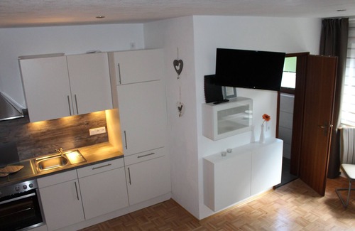 Hemfurth-Edersee Apartment | Haus Waldesruh * apartment. Huge garden, 200 m to the Kellerwaldsteig