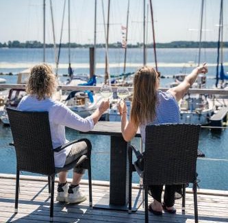 Burgstaaken Boat Rental | Hausboot ELLA- Huus & Meer
