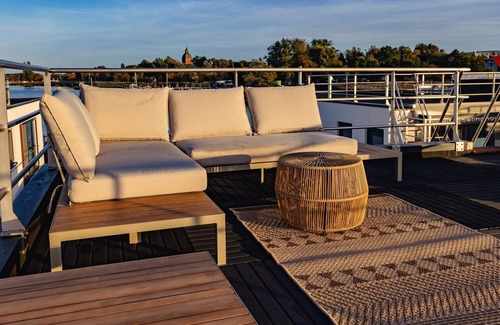 Ribnitz-Damgarten Boat Rental | Hausboot Floating House in Ribnitz-Damgarten
