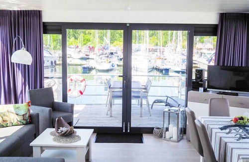 Tarnewitz Boat Rental | Hausboot in Boltenhagen