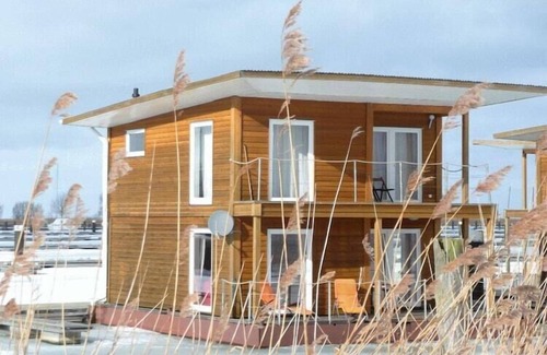 Ostvorpommern House | Hausboot in Kroeslin am Bodden