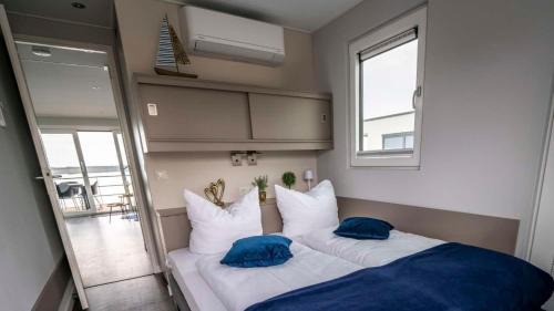 Vetschau/Spreewald Boat Rental | Hausboot Neptun - LP3