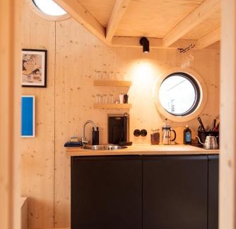 Neuland Boat Rental | Hausboot OFF im Diamantgraben an der Elbe