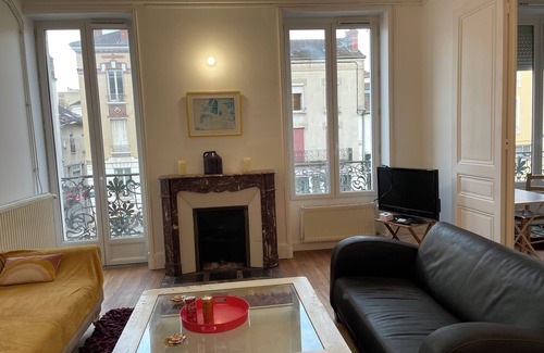 Chalon-sur-Saone Apartment | HAUSSMANIAN CITY APARTMENT WITH GARDEN