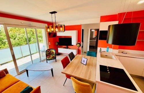 Vias Apartment | Haut Standing ACCÈS DIRECT MER 3min à pieds,Parking privée, Wifi, Netflix