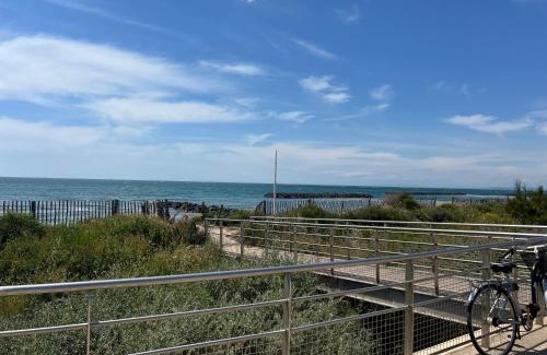 Vias Apartment | Haut Standing ACCÈS DIRECT MER 3min à pieds,Parking privée, Wifi, Netflix