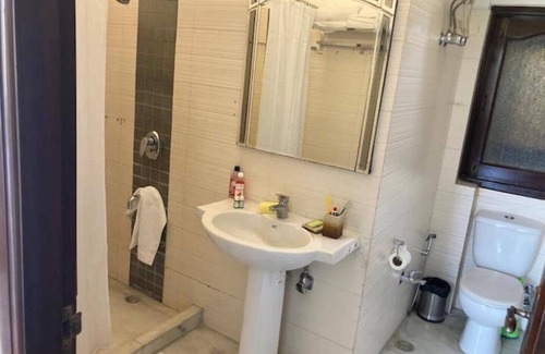 Hauz Khas Village Apartment | Hauz Khas Retreat S3