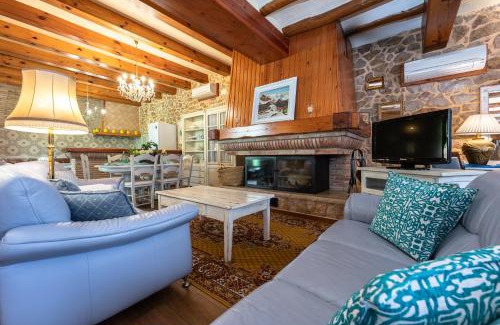 El Perello House | Hauzify I Palauet del Remei