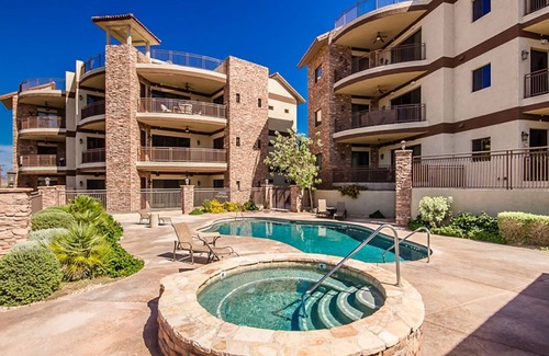 Parker Strip Condo | HAVASU SPRINGS 3010 - 3 BEDROOM 2 BATH - POOL/SPA PRIVATE BOAT SLIP - LAKE VIEW