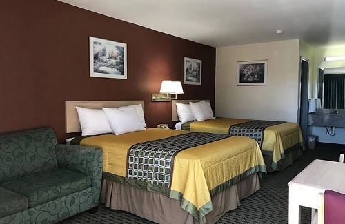 Cabot Resort | Have a Relaxing Stay! FREE Breakfast, Pool, Close to Arkansas Museum!