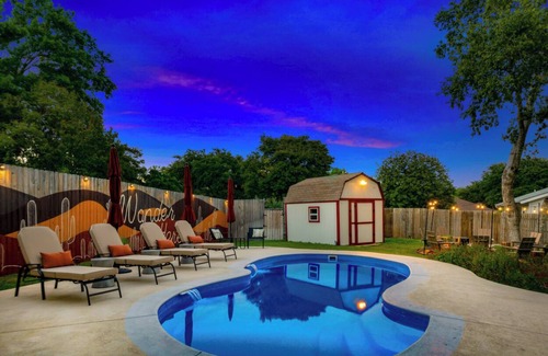 Blossoms Park House | Have Fun, Relax -Heated Pool, Hot Tub, Game Room, Fire Pit & Gym