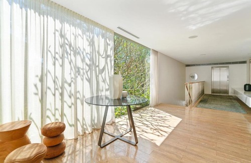 Darling Point House | Have stunning fun with the whole family at this stylish place