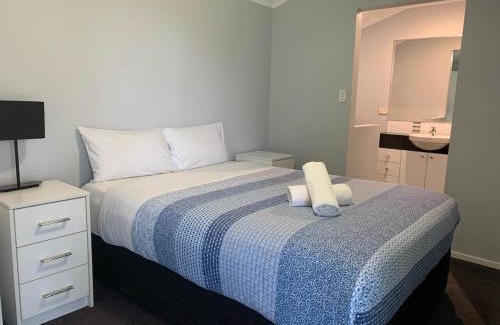 Broadwater House | Haven By the Bay- Short walk to Broadwater beach