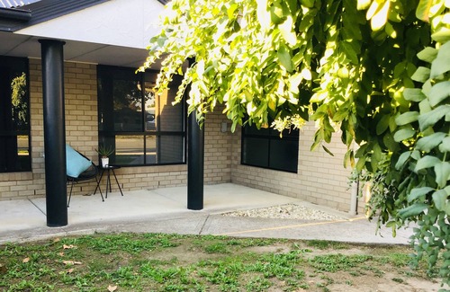 East Albury Apartment | “Haven” East Albury. Pet friendly! Close to Hospital, Free Wifi & Netflix!