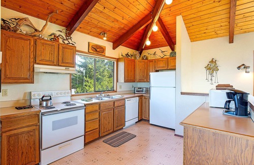 Copalis Beach House | Haven Hideaway - Ocean Views from Every Room