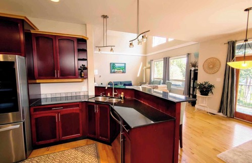 Otter Point House | Haven in Paradise: 3 bedroom Lake House in Sooke