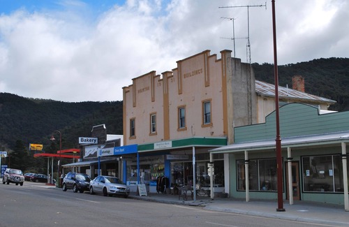 Omeo Apartment | Haven in the Alps 1, Omeo apartment at the door step of the MTB park and skiing.