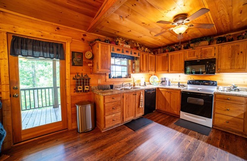Murphy Cabin | Haven in the Hills! Spectacular Views, River Access, & 5-Star Amenities!