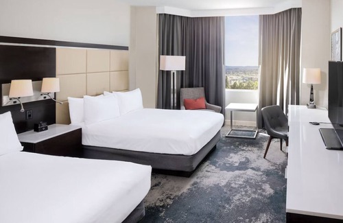 Redwood Shores Hotel | Haven of Serenity! 2 Relaxing Units, Pets Allowed, Onsite Pool