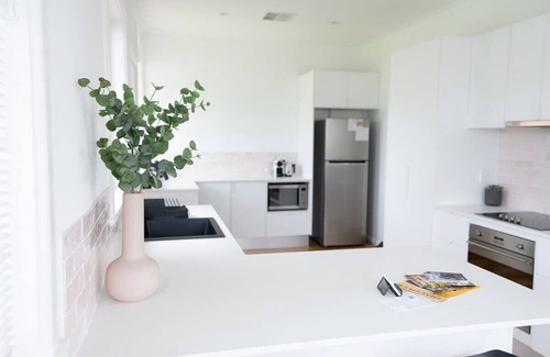 Bletchington House | Haven on Hill - Modern & Charming, Touch of Pink