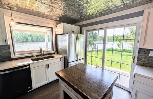 Upper Peninsula Michigan House | Haven Point Lakefront Bungalow