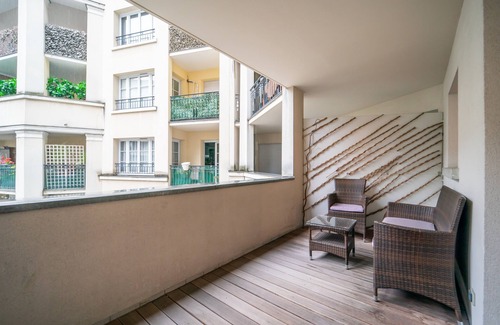 Faubourg de l'Arche Apartment | Havre de paix - Appt avec terrasse