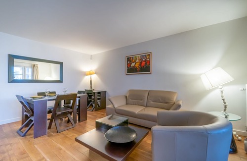 Faubourg de l'Arche Apartment | Havre de paix - Appt avec terrasse
