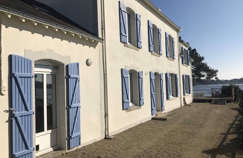 Locoal-Mendon House | Havre de Paix les Pieds Dans L'eau